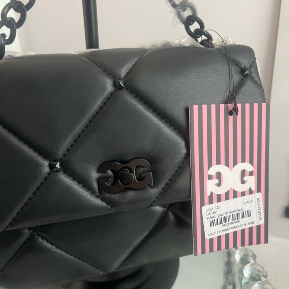 Gilda Paris NWT Black Vegan Leather Quilted  Chain Link Strap Bag - Picture 5 of 12